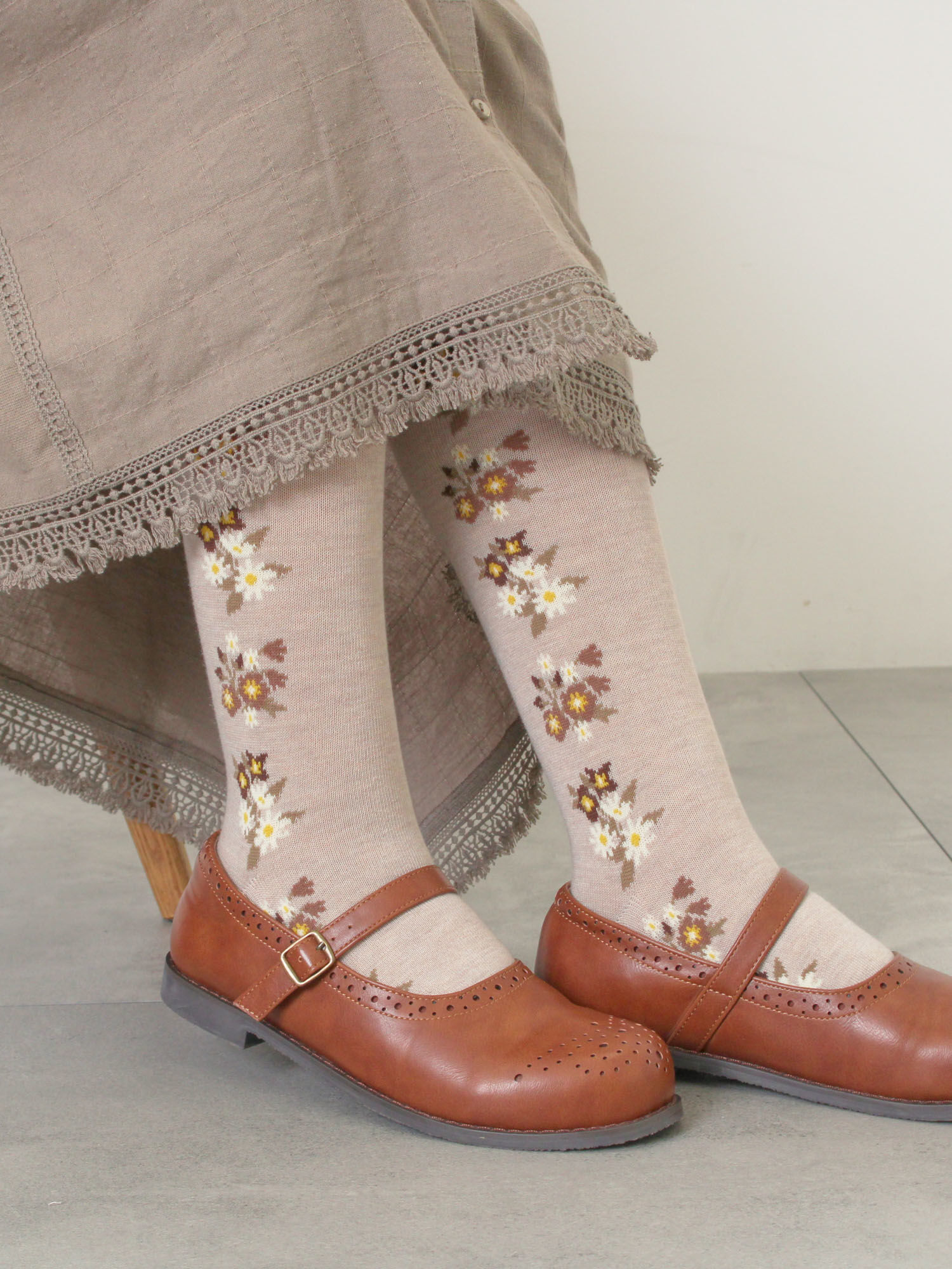 セール】 フラワーラインタイツ（グレー/ベージュ/ブラウン/レッグ