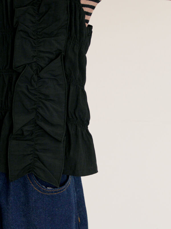 セール】 シャーリングフリルベスト（ブラック/カーキ/キナリ/アウター