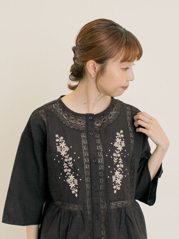 花刺繍切替えブラウス（チャコールグレー）｜Samansa Mos2（サマンサ モスモス）通販