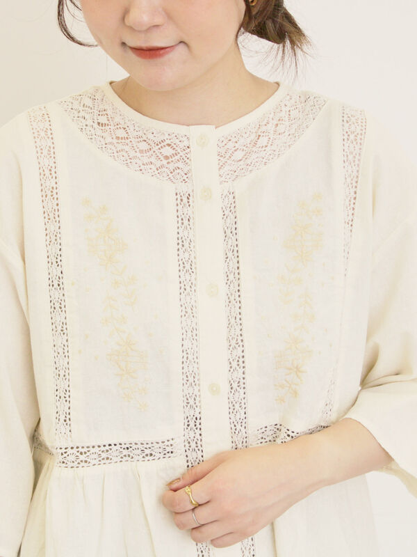 セール】 花刺繍切替えブラウス（グレー/チャコールグレー/マスタード