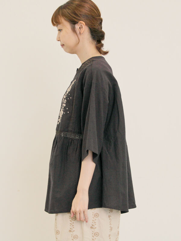 セール】 花刺繍切替えブラウス（グレー/チャコールグレー/マスタード