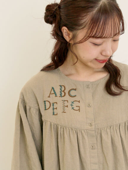 【マカベアリス×Samansa Mos2】刺繍ワンピース《S/Mサイズ》（ベージュ/ダークブラウン/ブルー）｜Samansa Mos2（サマンサ モスモス）通販