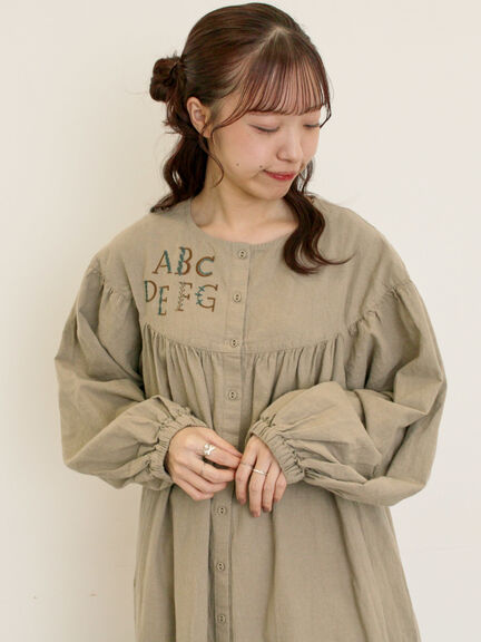 【マカベアリス×Samansa Mos2】刺繍ワンピース《S/Mサイズ》（ベージュ/ダークブラウン/ブルー）｜Samansa Mos2（サマンサ モスモス）通販