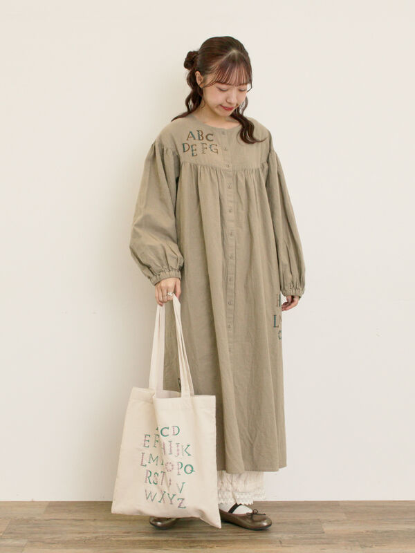 マカベアリス×Samansa Mos2】刺繍ワンピース《S/Mサイズ》（ベージュ