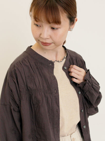 ハンドステッチ風花柄シャーリングブラウス（チャコールグレー/ベージュ/グリーン/キナリ）｜Samansa Mos2（サマンサ モスモス）通販