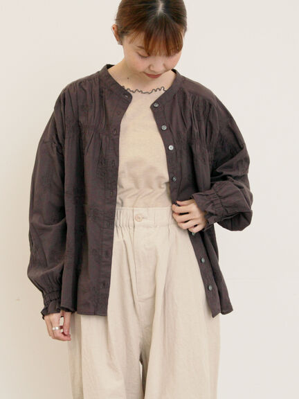ハンドステッチ風花柄シャーリングブラウス（チャコールグレー/ベージュ/グリーン/キナリ）｜Samansa Mos2（サマンサ モスモス）通販