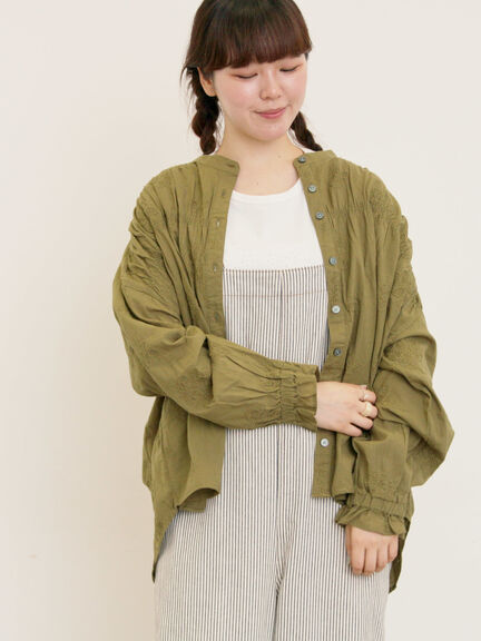 ハンドステッチ風花柄シャーリングブラウス（チャコールグレー/ベージュ/グリーン/キナリ）｜Samansa Mos2（サマンサ モスモス）通販