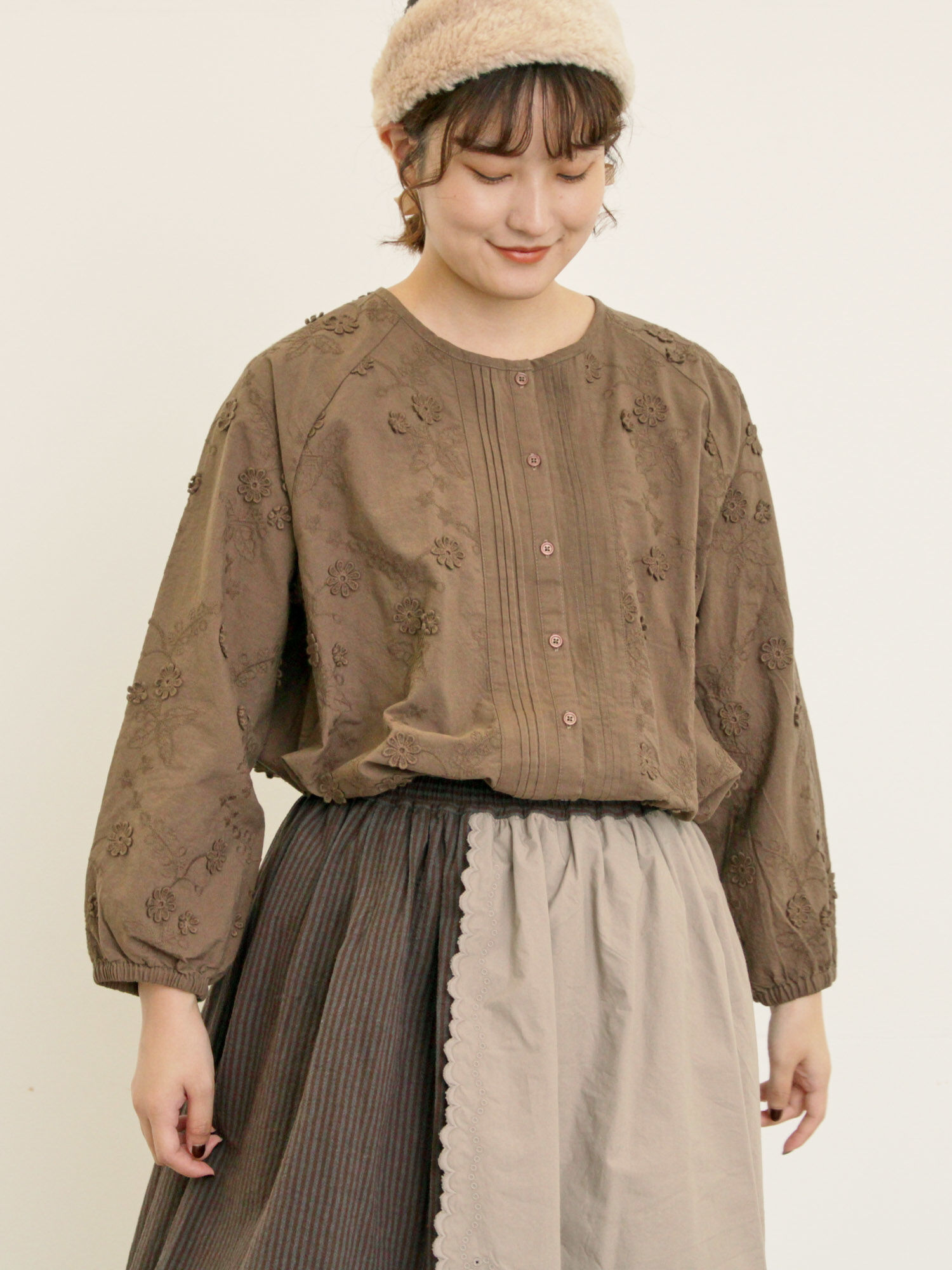 美品 ブルネロクチネリ ノースリーブ ブラウス チュニック 刺繍系 美品 ブルネロクチネリ ノースリーブ ブラウス チュニック 刺繍系