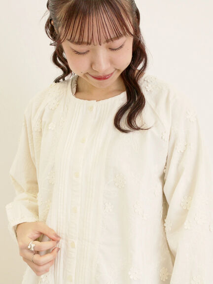 3D刺繍クルーネックチュニック（オフホワイト/ブラック/ダークブラウン/キナリ）｜Samansa Mos2（サマンサ モスモス）通販