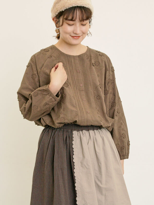 セール】 3D刺繍クルーネックチュニック（オフホワイト/ブラック