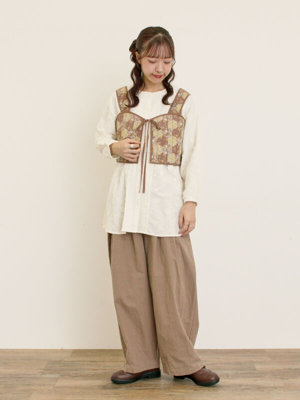 セール】 3D刺繍クルーネックチュニック（オフホワイト/ブラック