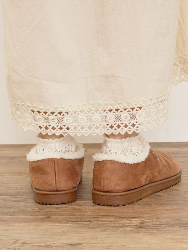 セール】 雪柄刺繍ムートンシューズ（ダークブラウン/キャメル