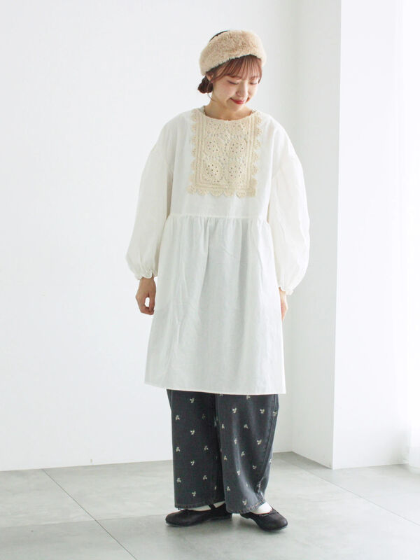 WEB限定】胸元レース貼りチュニック（ブラック/キナリ/トップス/シャツ