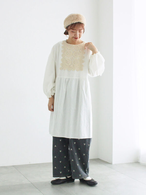 WEB限定】胸元レース貼りチュニック（ブラック/キナリ/トップス/シャツ