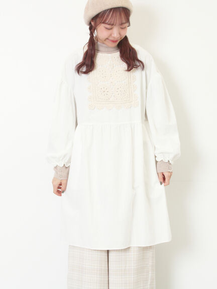 【WEB限定】胸元レース貼りチュニック（ブラック/キナリ）｜Samansa Mos2（サマンサ モスモス）通販