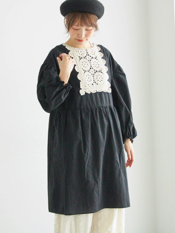 WEB限定】胸元レース貼りチュニック（ブラック/キナリ/トップス/シャツ