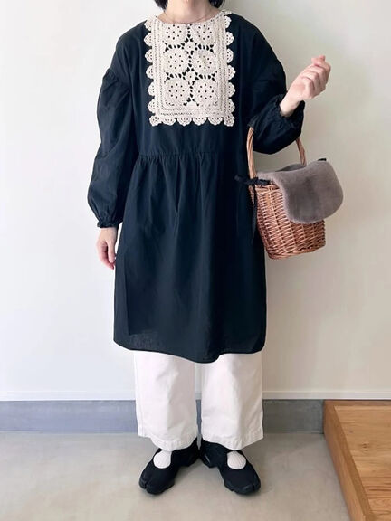 【WEB限定】胸元レース貼りチュニック（ブラック/キナリ）｜Samansa Mos2（サマンサ モスモス）通販