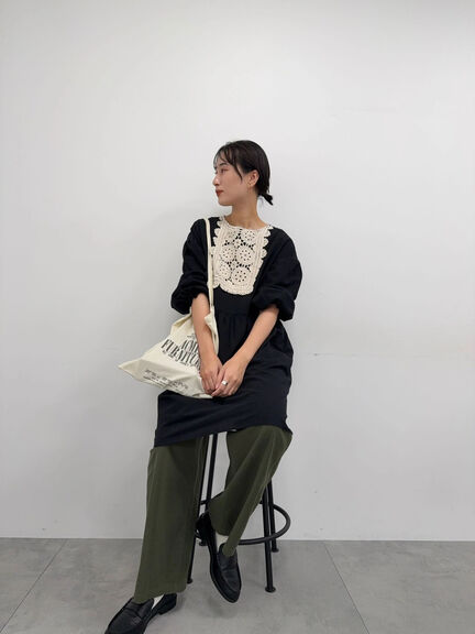 【WEB限定】胸元レース貼りチュニック（ブラック/キナリ）｜Samansa Mos2（サマンサ モスモス）通販