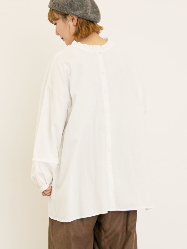 セール】 前後2WAY襟フリルチュニック（オフホワイト/チャコールグレー