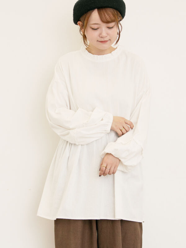セール】 前後2WAY襟フリルチュニック（オフホワイト/チャコールグレー