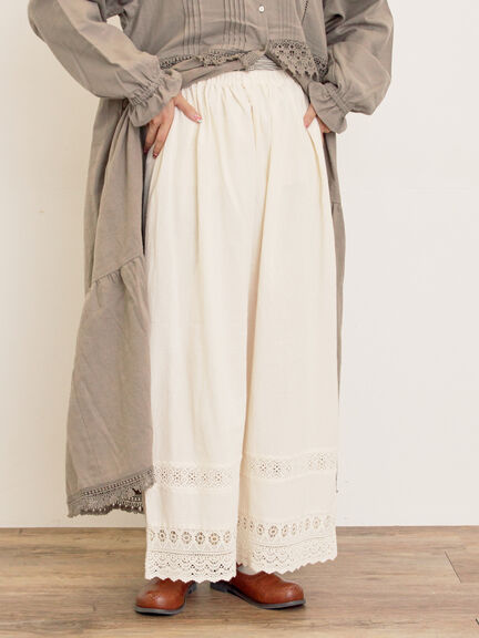 [吸湿発熱]裾レースペチパンツ（オフホワイト/ブラック/キナリ）｜Samansa Mos2（サマンサ モスモス）通販