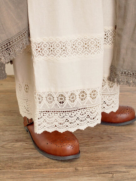 [吸湿発熱]裾レースペチパンツ（オフホワイト/ブラック/キナリ）｜Samansa Mos2（サマンサ モスモス）通販