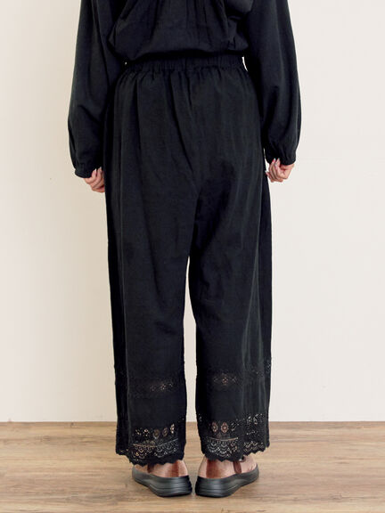 [吸湿発熱]裾レースペチパンツ（オフホワイト/ブラック/キナリ）｜Samansa Mos2（サマンサ モスモス）通販