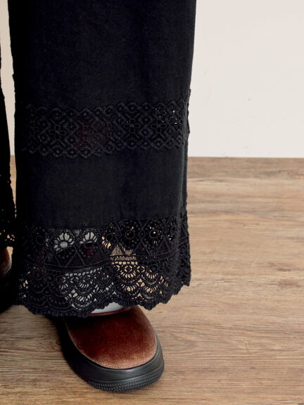 [吸湿発熱]裾レースペチパンツ（オフホワイト/ブラック/キナリ）｜Samansa Mos2（サマンサ モスモス）通販