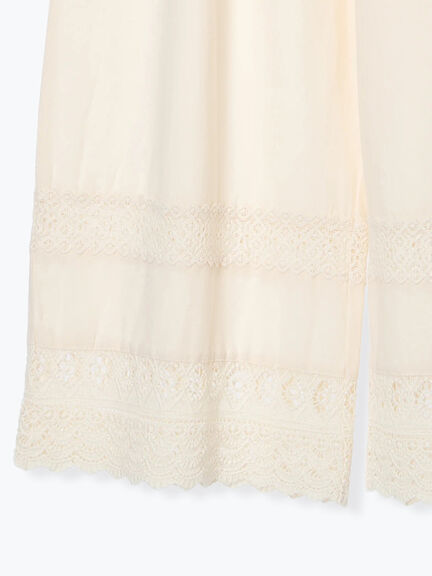 [吸湿発熱]裾レースペチパンツ（オフホワイト/ブラック/キナリ）｜Samansa Mos2（サマンサ モスモス）通販