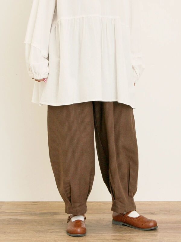 ストライプツイル裾タックパンツ（チャコールグレー/ベージュ