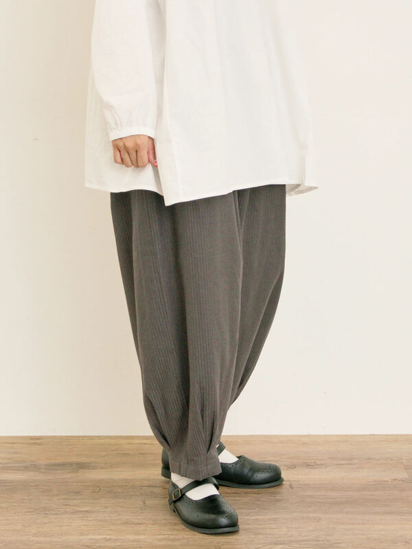 セール】 ストライプツイル裾タックパンツ（チャコールグレー/ベージュ