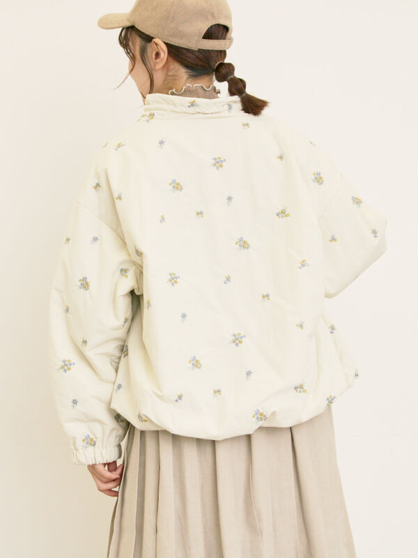 セール】 小花総刺繍中綿ジャケット（ブラック/オレンジ/キナリ