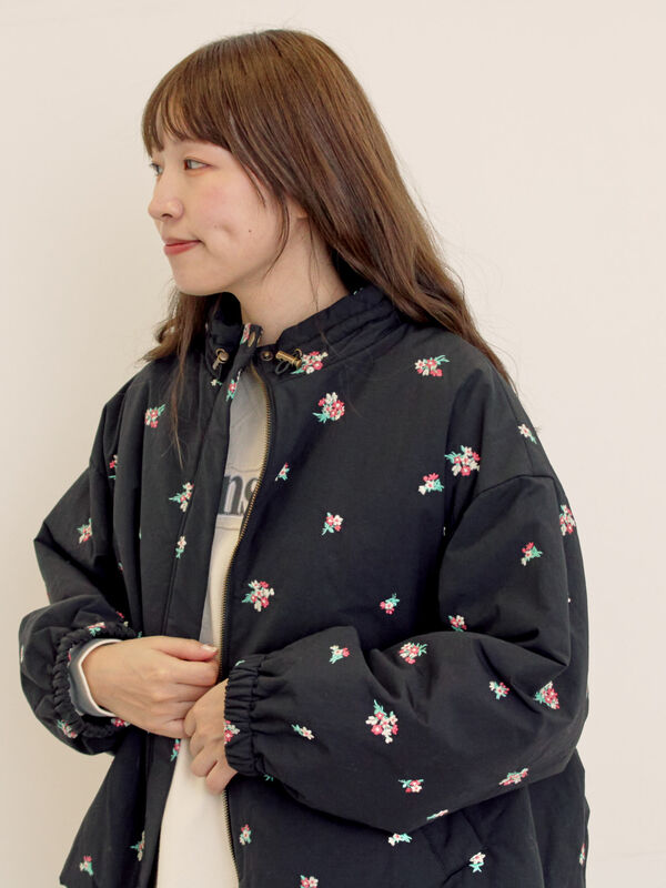 小花総刺繍中綿ジャケット（ブラック/オレンジ/キナリ/アウター