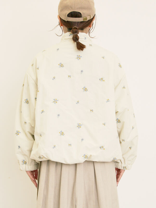 セール】 小花総刺繍中綿ジャケット（ブラック/オレンジ/キナリ