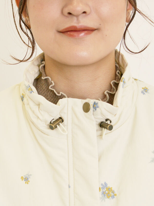 セール】 小花総刺繍中綿ジャケット（ブラック/オレンジ/キナリ