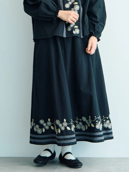 【WEB限定】花柄刺繍ギャザースカート（ブラック/モカ/キナリ）｜Samansa Mos2（サマンサ モスモス）通販