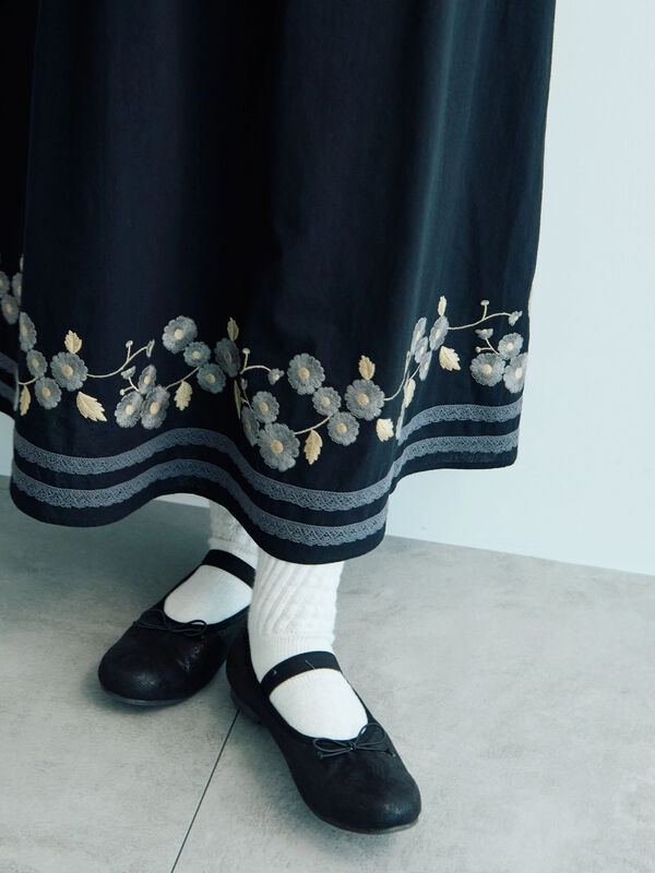 WEB限定】花柄刺繍ギャザースカート（ブラック/モカ/キナリ