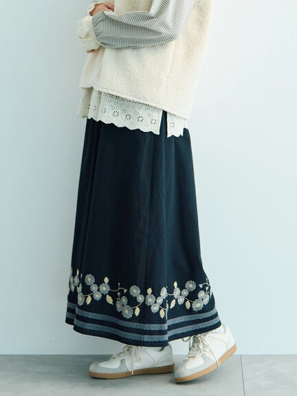【WEB限定】花柄刺繍ギャザースカート（ブラック/モカ/キナリ）｜Samansa Mos2（サマンサ モスモス）通販