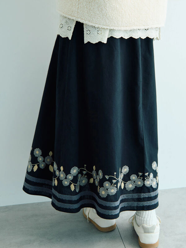 WEB限定】花柄刺繍ギャザースカート（ブラック/モカ/キナリ