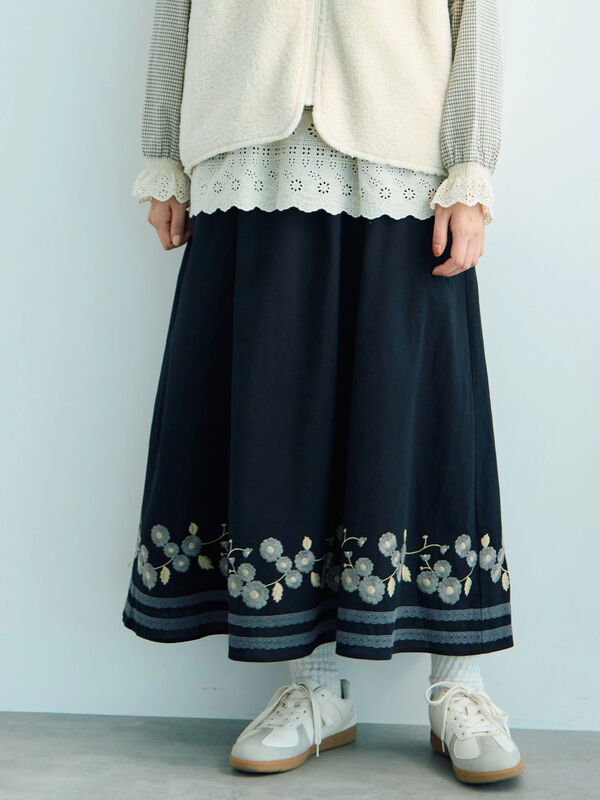 WEB限定】花柄刺繍ギャザースカート（ブラック/モカ/キナリ/ボトムス