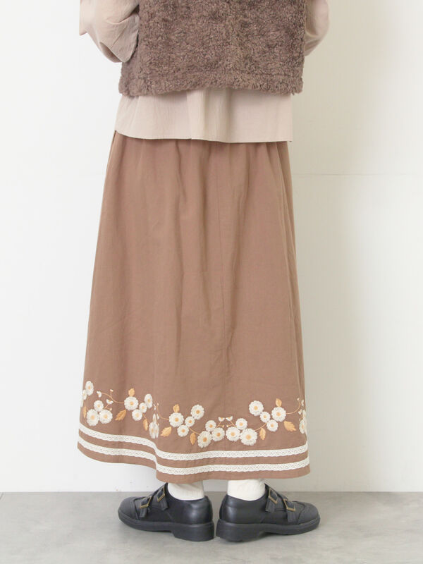 WEB限定】花柄刺繍ギャザースカート（ブラック/モカ/キナリ/ボトムス