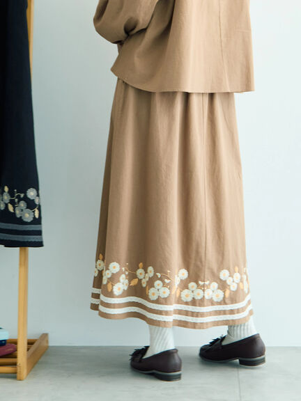 【WEB限定】花柄刺繍ギャザースカート（ブラック/モカ/キナリ）｜Samansa Mos2（サマンサ モスモス）通販