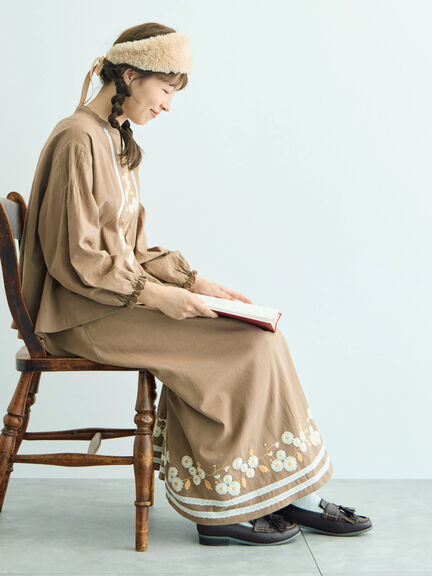 【WEB限定】花柄刺繍ギャザースカート（ブラック/モカ/キナリ）｜Samansa Mos2（サマンサ モスモス）通販