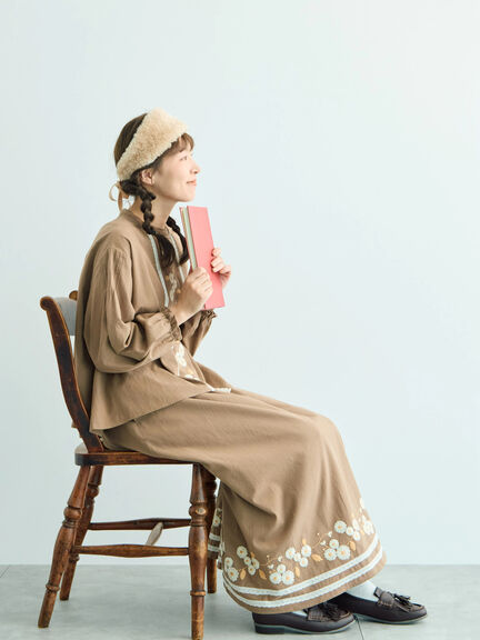 【WEB限定】花柄刺繍ギャザースカート（ブラック/モカ/キナリ）｜Samansa Mos2（サマンサ モスモス）通販