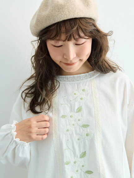 【WEB限定】花柄刺繍ブラウス（ブラック/モカ/キナリ）｜Samansa Mos2（サマンサ モスモス）通販
