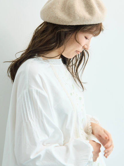 【WEB限定】花柄刺繍ブラウス（ブラック/モカ/キナリ）｜Samansa Mos2（サマンサ モスモス）通販