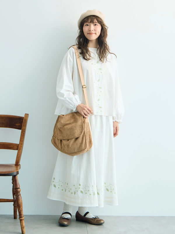 WEB限定】花柄刺繍ブラウス（ブラック/モカ/キナリ/トップス/シャツ