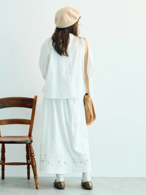 WEB限定】花柄刺繍ブラウス（ブラック/モカ/キナリ/トップス/シャツ