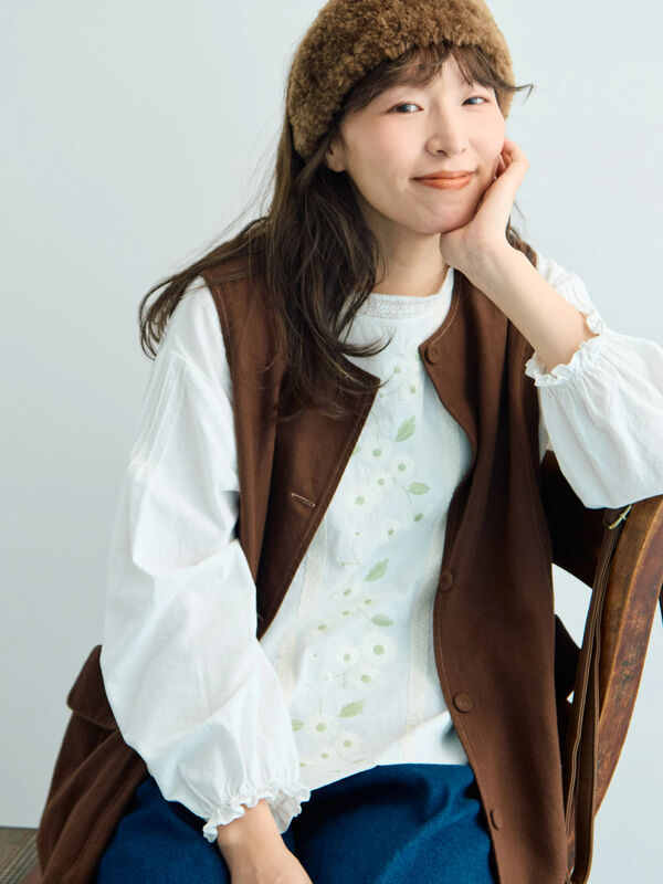 WEB限定】花柄刺繍ブラウス（ブラック/モカ/キナリ/トップス/シャツ