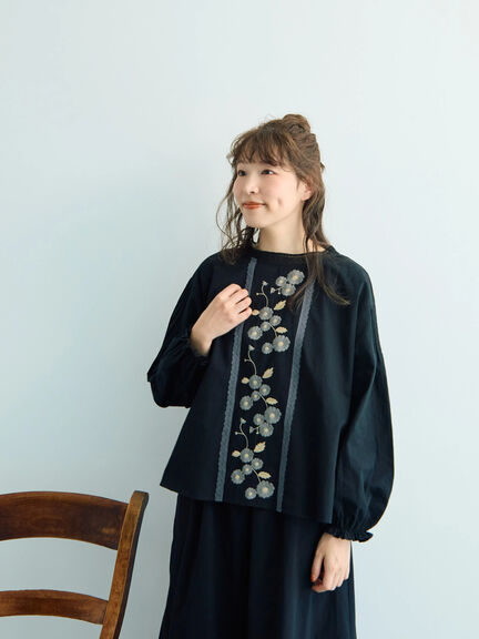 【WEB限定】花柄刺繍ブラウス（ブラック/モカ/キナリ）｜Samansa Mos2（サマンサ モスモス）通販